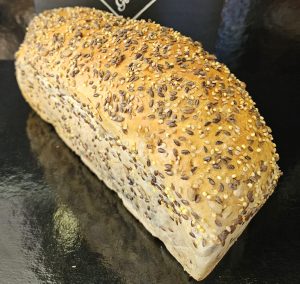 pain aux céréales cuit dans un moule mie blanche aéré