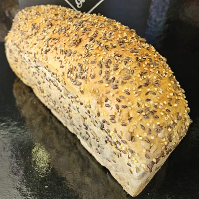 pain aux céréales cuit dans un moule mie blanche aéré